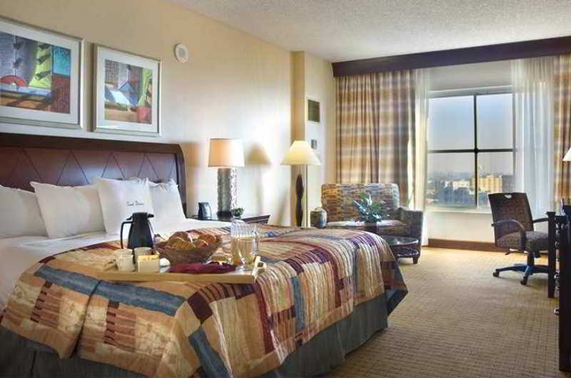 Doubletree By Hilton Modesto Hotel Bilik gambar
